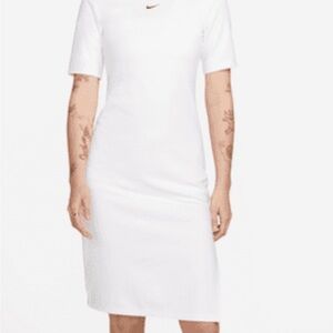Nike Sportswear Essential fitted dress / Brand new!